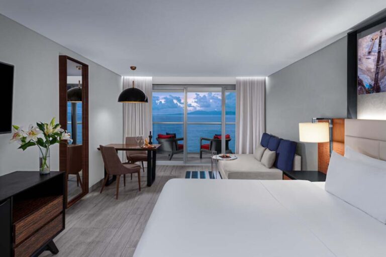 PVRPA_Guest-Room_Premium-Ocean-Front-Room-King-01-K1DV