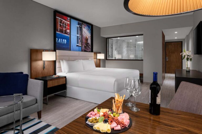 PVRPA_Guest-Room_Premium-Ocean-Front-Room-King-02-K1DV